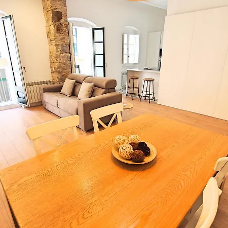 Sleep & Mercaders Romantic Getaway * Girona