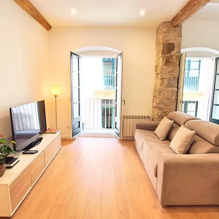 Sleep & Mercaders Romantic Getaway Girona